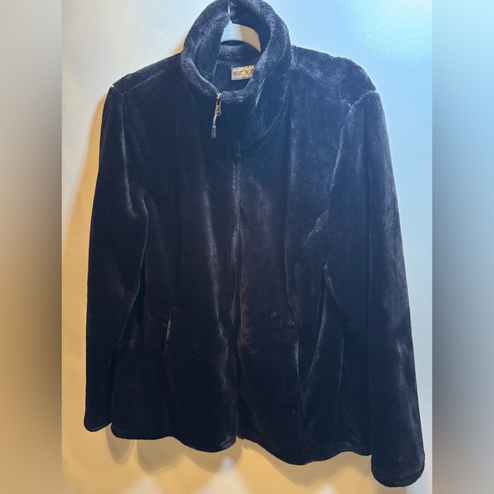 Women’s cozy brand new faux fur type jacket size XL